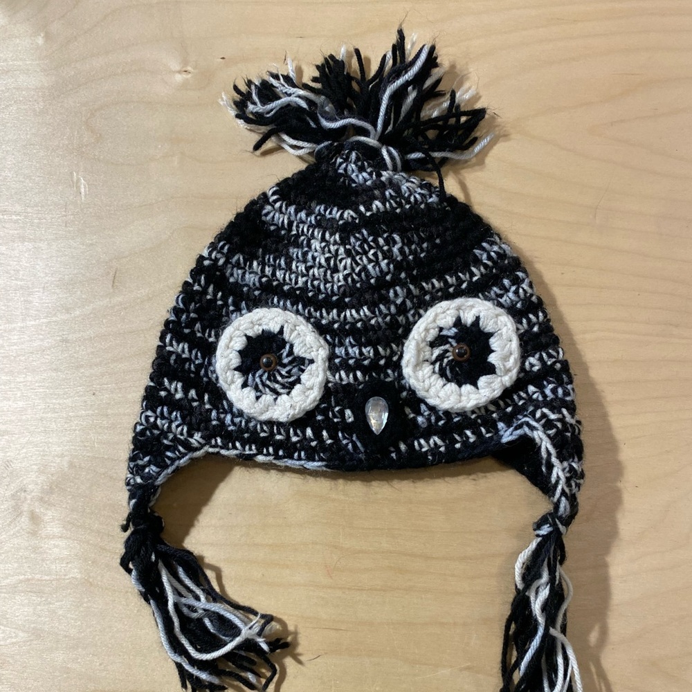 Black and White Owl Knit Hat (DH) - Picture 5 of 11